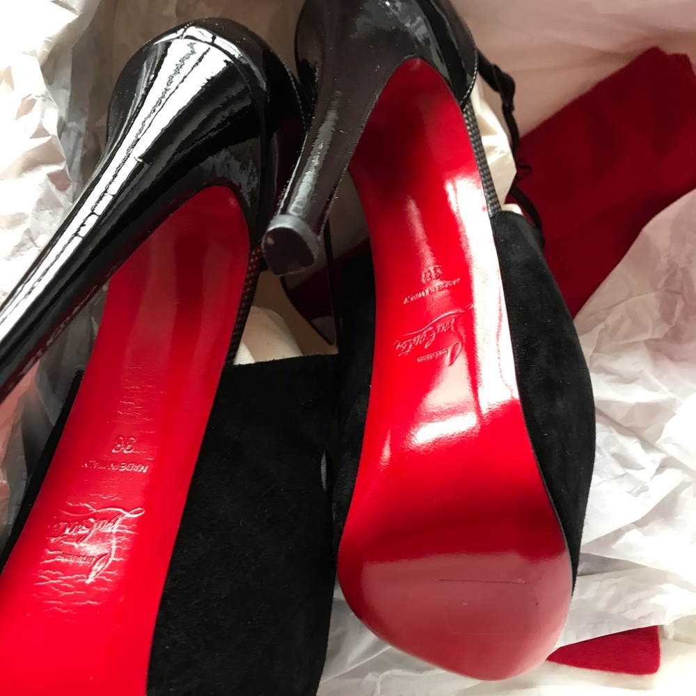 Brand new Christian Louboutin size 38 Red bottoms